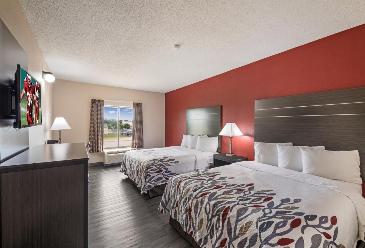 Red Roof Inn & Suites Austin East - Manor Екстериор снимка
