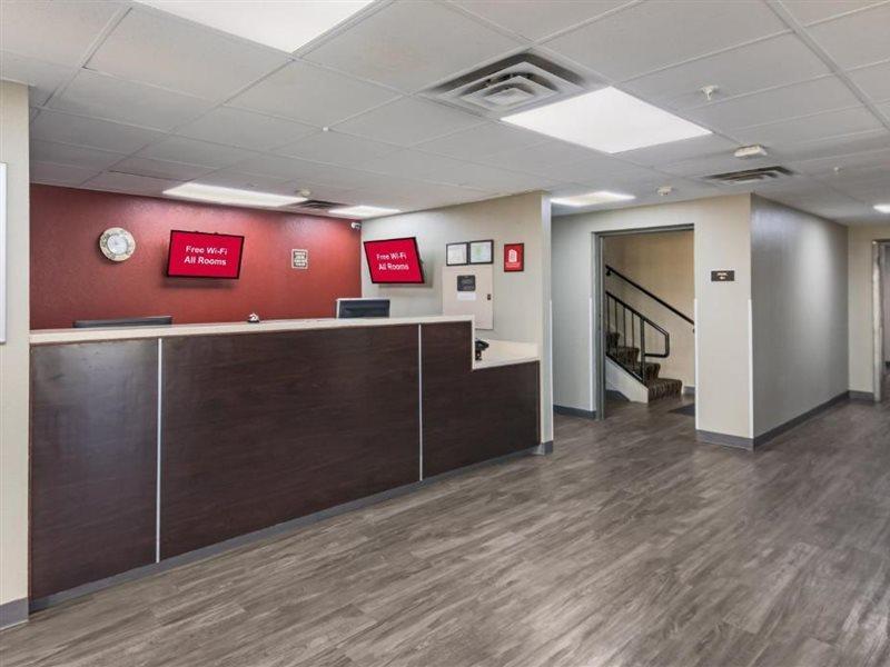 Red Roof Inn & Suites Austin East - Manor Екстериор снимка