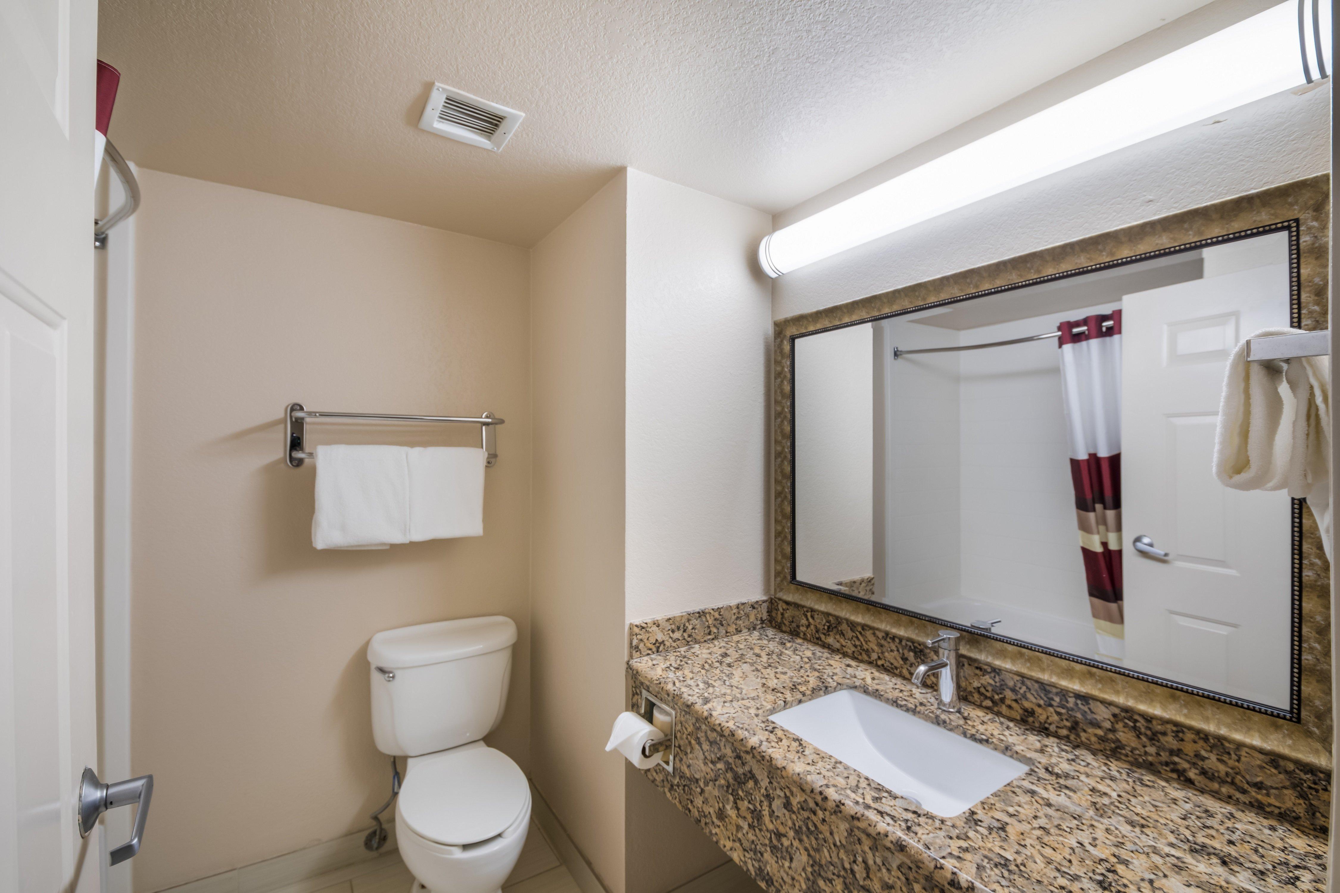 Red Roof Inn & Suites Austin East - Manor Екстериор снимка