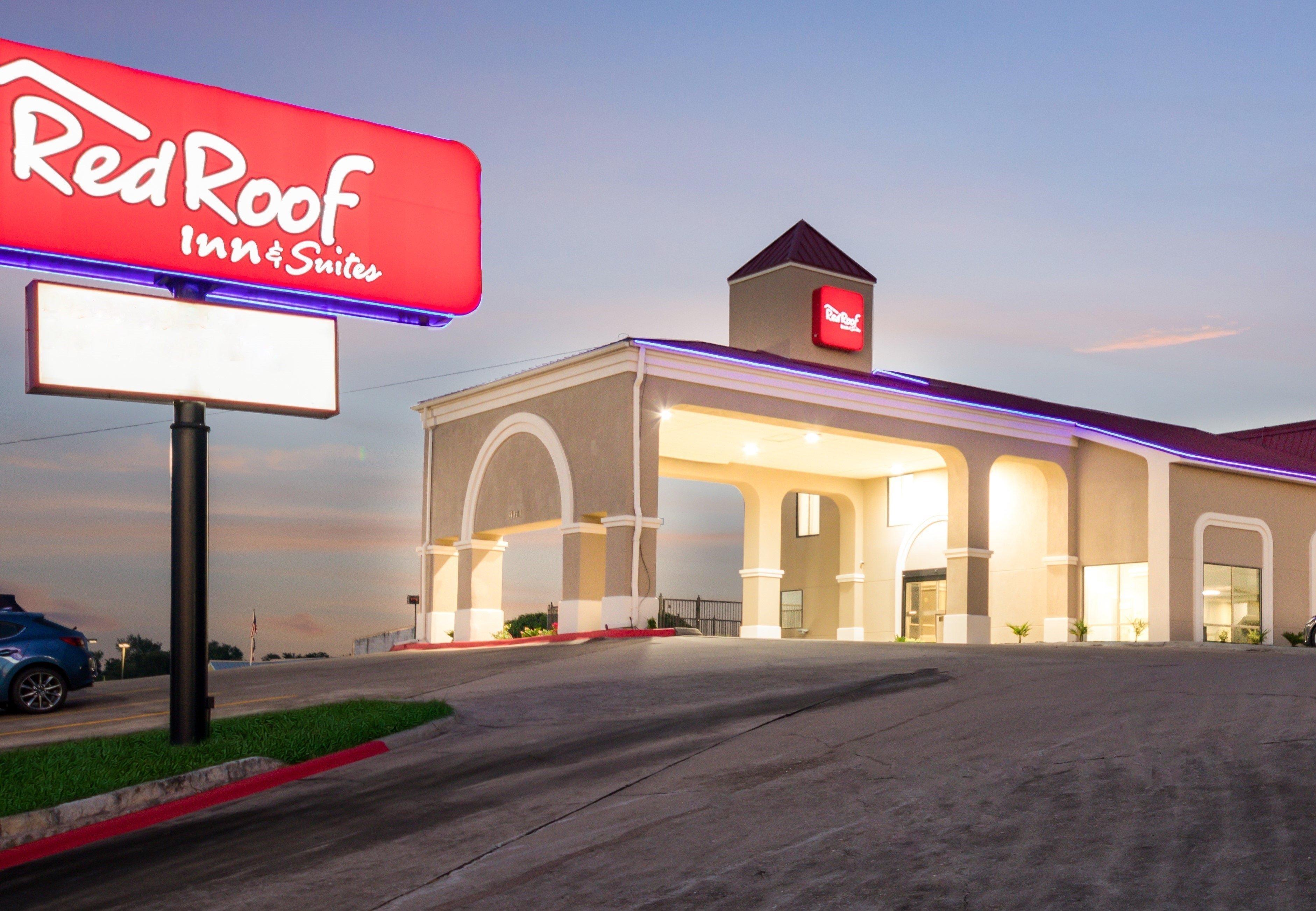 Red Roof Inn & Suites Austin East - Manor Екстериор снимка