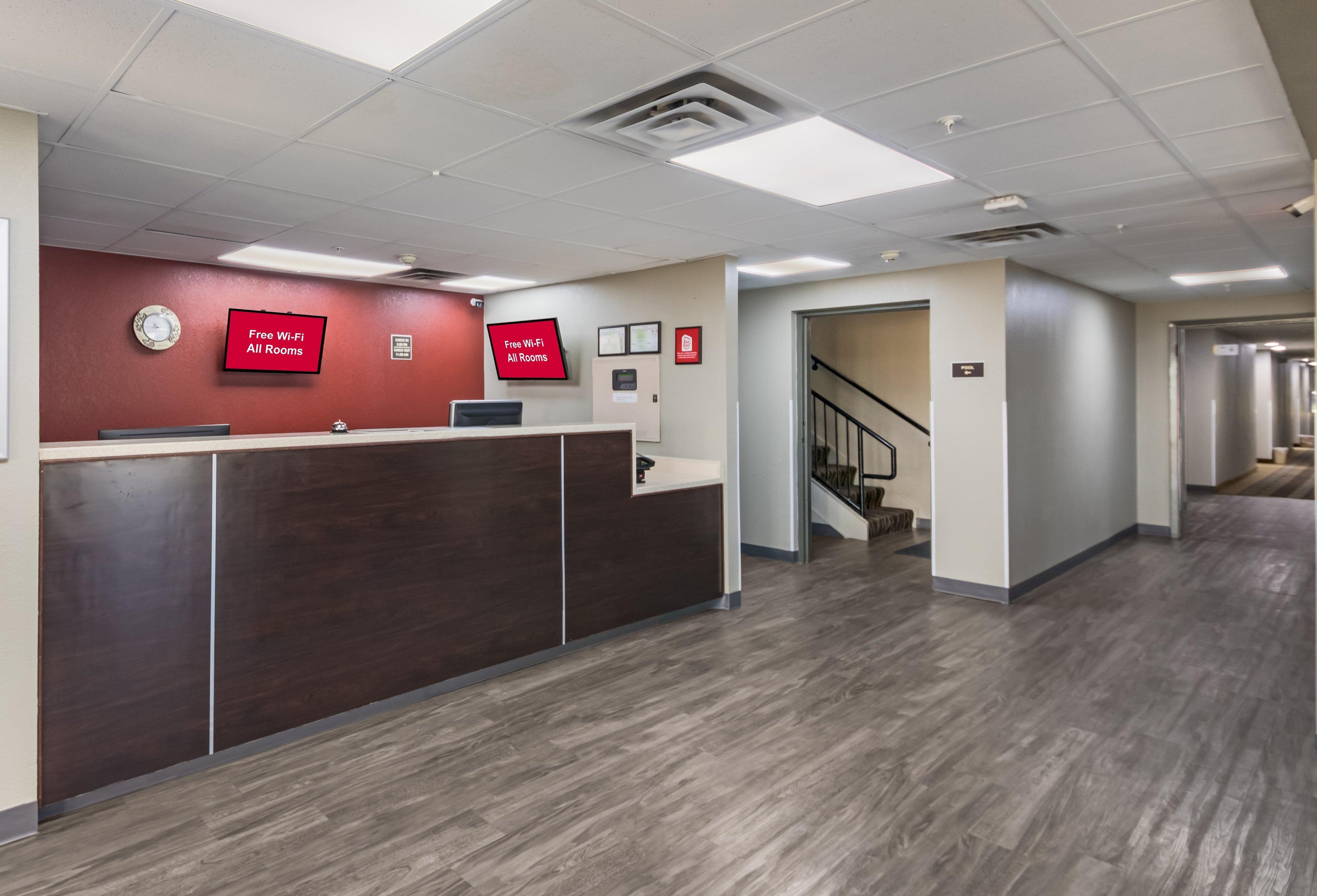 Red Roof Inn & Suites Austin East - Manor Екстериор снимка