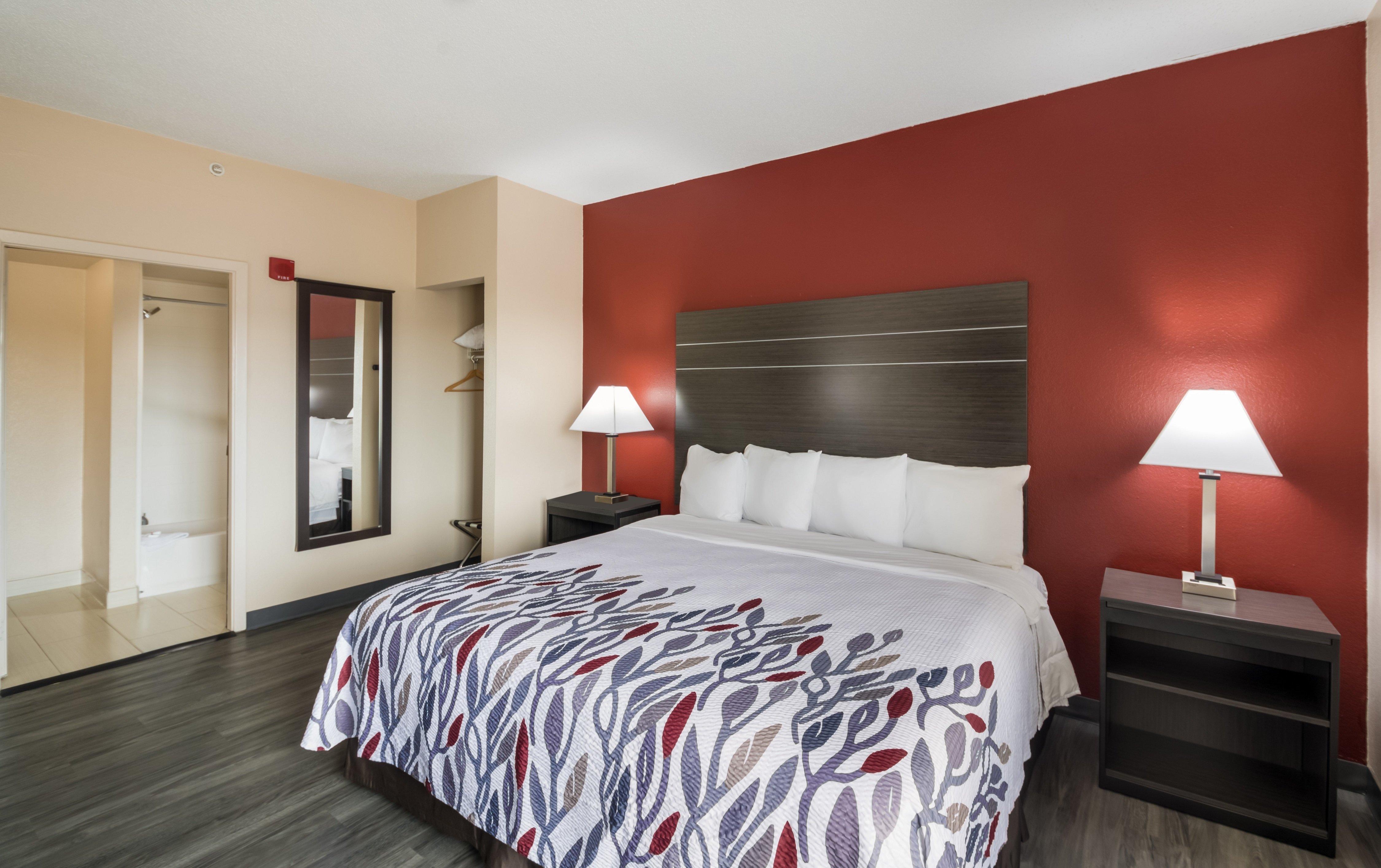 Red Roof Inn & Suites Austin East - Manor Екстериор снимка