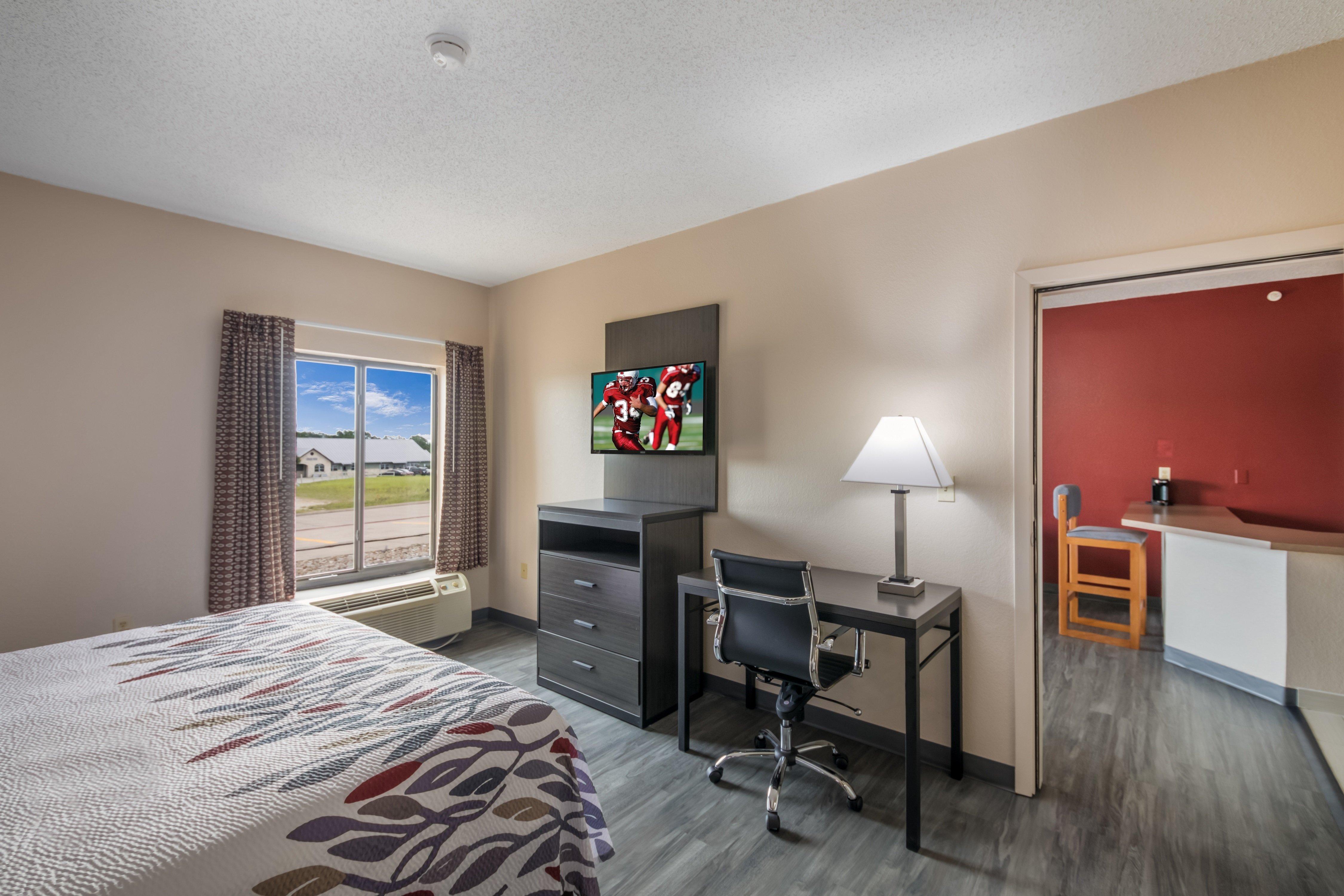 Red Roof Inn & Suites Austin East - Manor Екстериор снимка