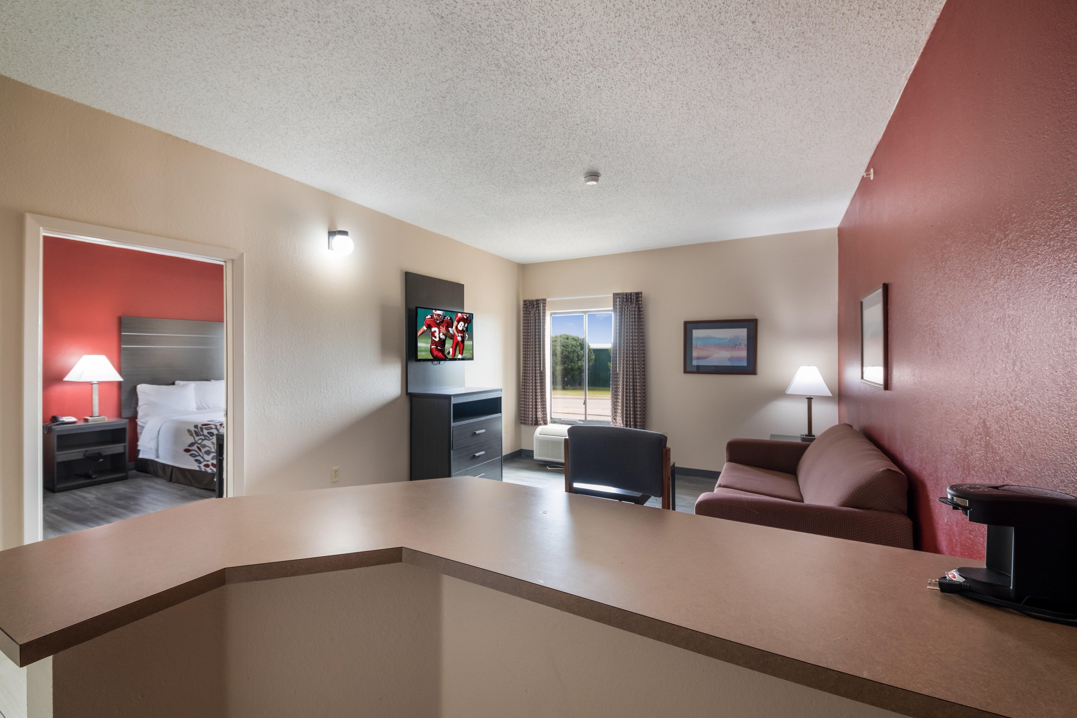 Red Roof Inn & Suites Austin East - Manor Екстериор снимка