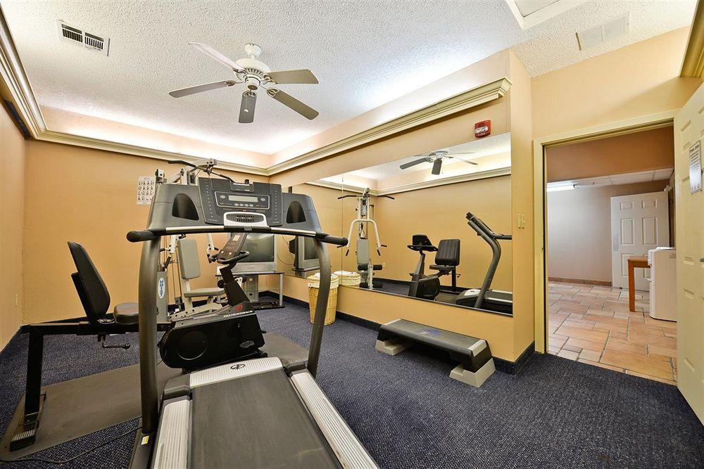 Red Roof Inn & Suites Austin East - Manor Съоръжения снимка