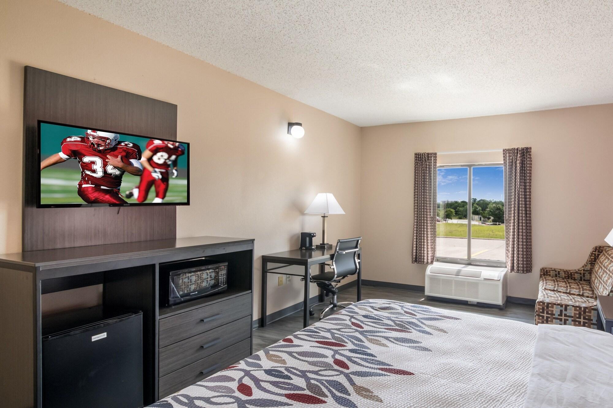 Red Roof Inn & Suites Austin East - Manor Екстериор снимка