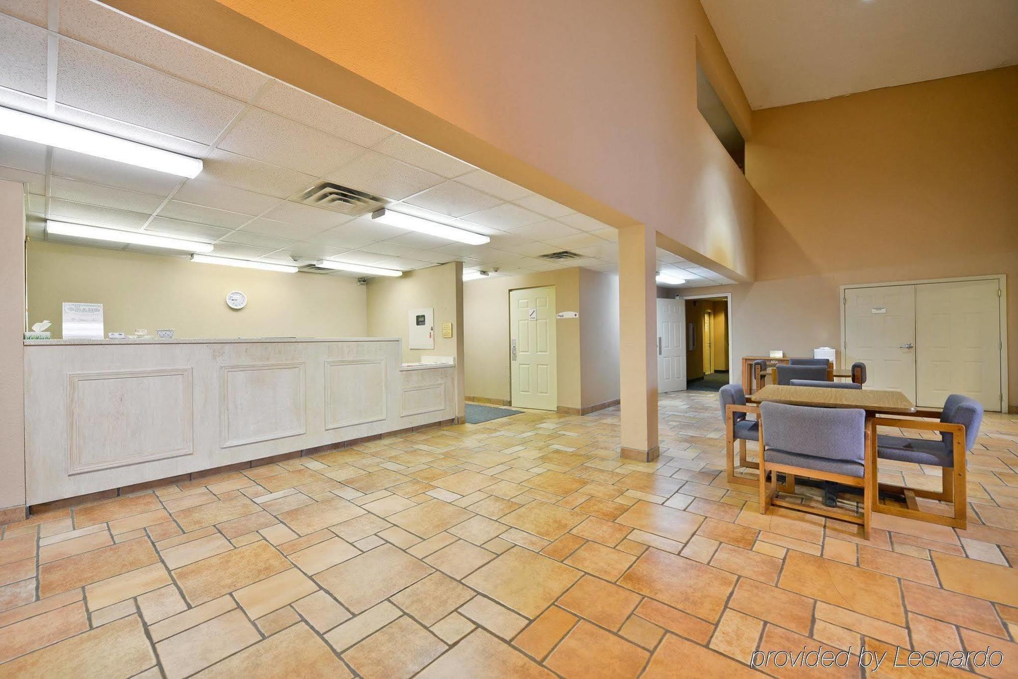 Red Roof Inn & Suites Austin East - Manor Интериор снимка