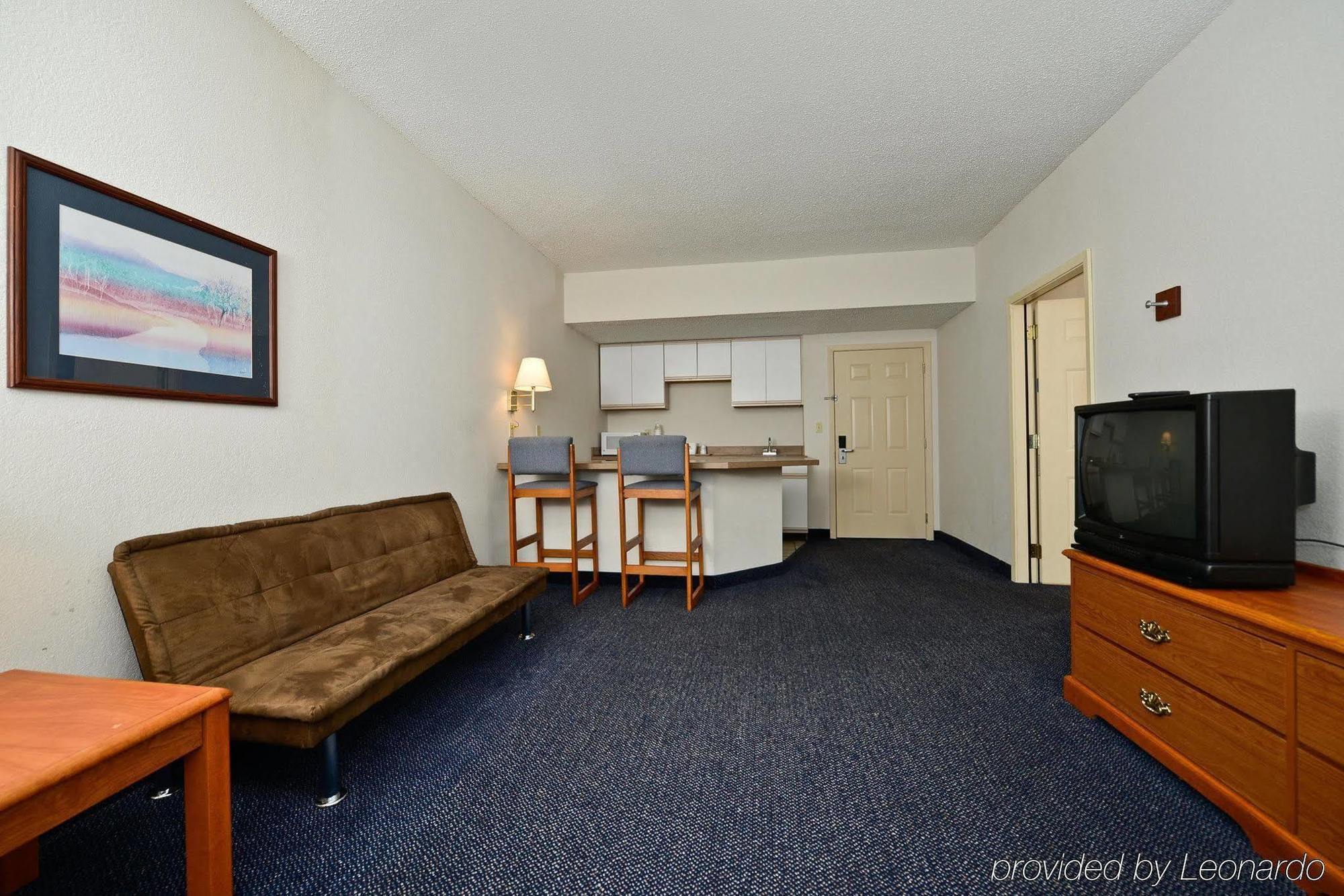 Red Roof Inn & Suites Austin East - Manor Стая снимка