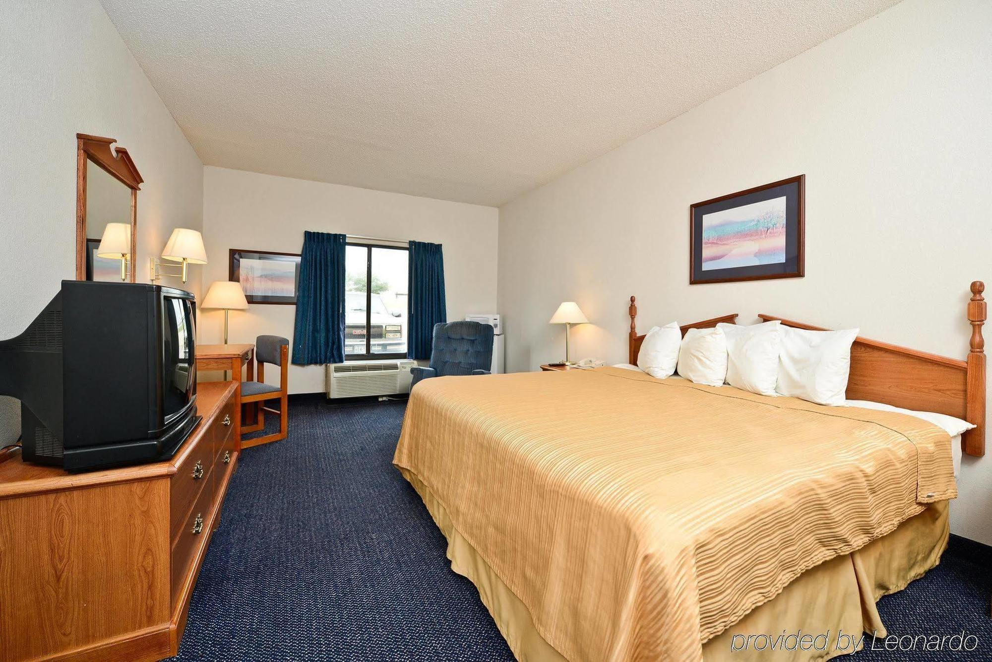 Red Roof Inn & Suites Austin East - Manor Стая снимка
