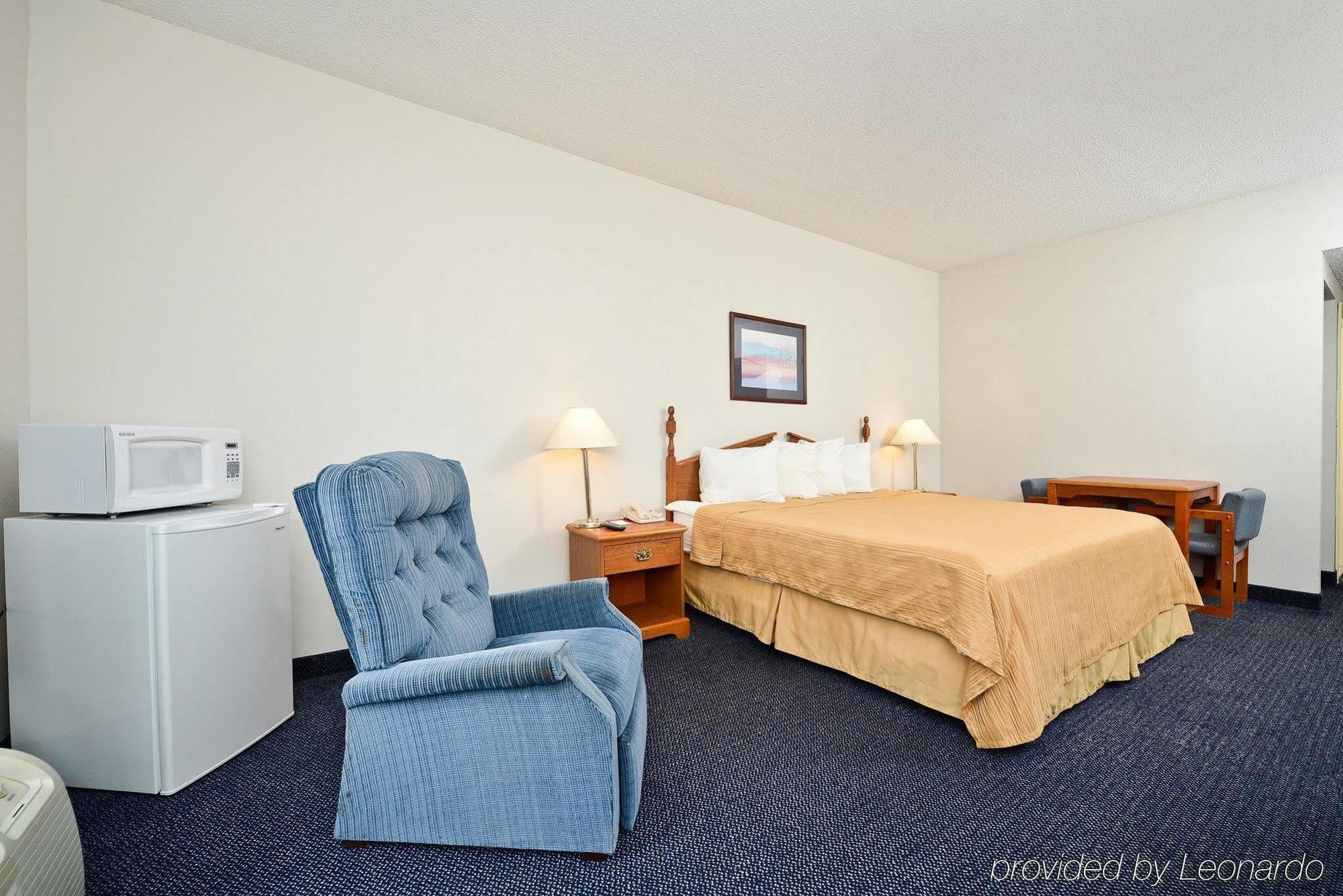 Red Roof Inn & Suites Austin East - Manor Стая снимка