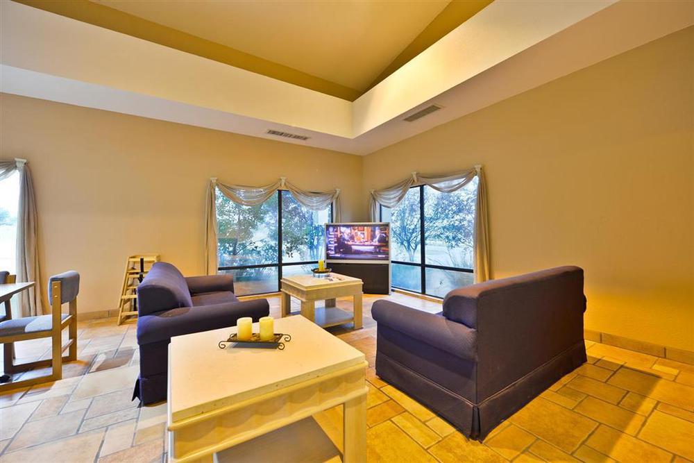 Red Roof Inn & Suites Austin East - Manor Стая снимка