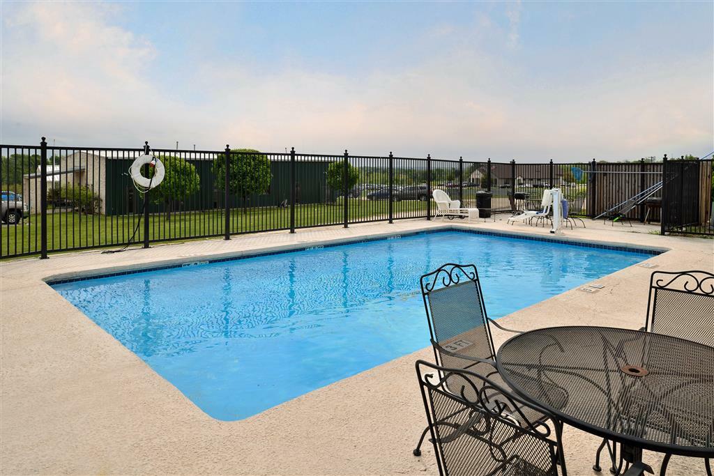 Red Roof Inn & Suites Austin East - Manor Съоръжения снимка
