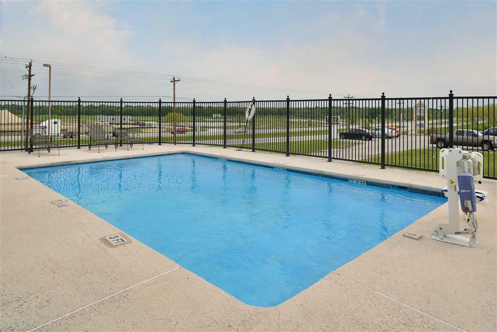 Red Roof Inn & Suites Austin East - Manor Съоръжения снимка