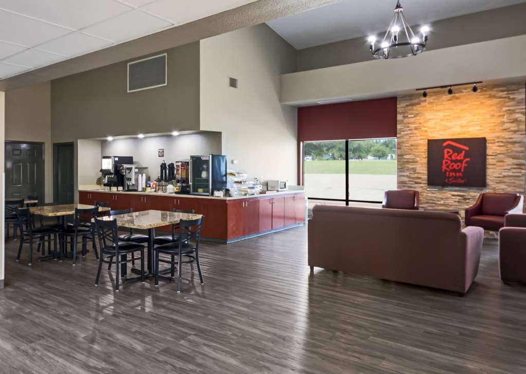 Red Roof Inn & Suites Austin East - Manor Интериор снимка