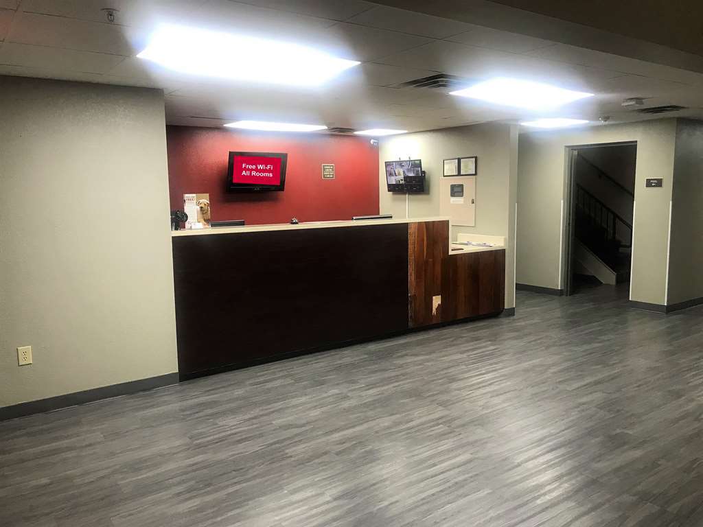 Red Roof Inn & Suites Austin East - Manor Интериор снимка