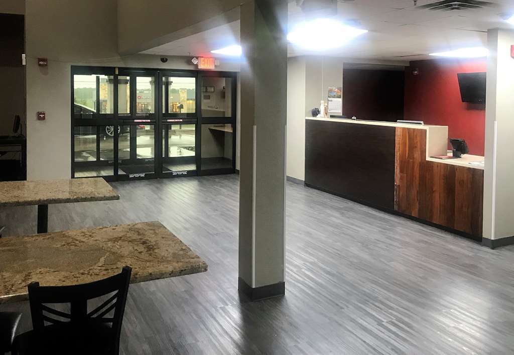 Red Roof Inn & Suites Austin East - Manor Интериор снимка
